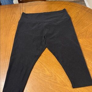 Beyond Yoga Plus Size 2X Capri Charcoal Leggings 18” inseam